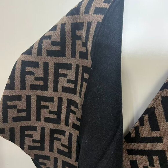 Fendi Shawl - Picture 5 of 7